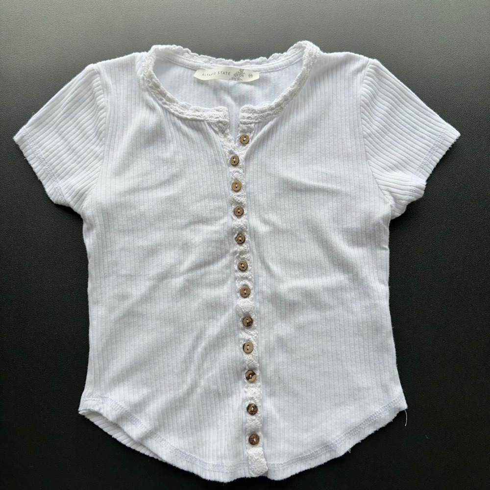 Altar'd State Ribbed Button Front‎ Top Girls XS White Lace Trim Excellent